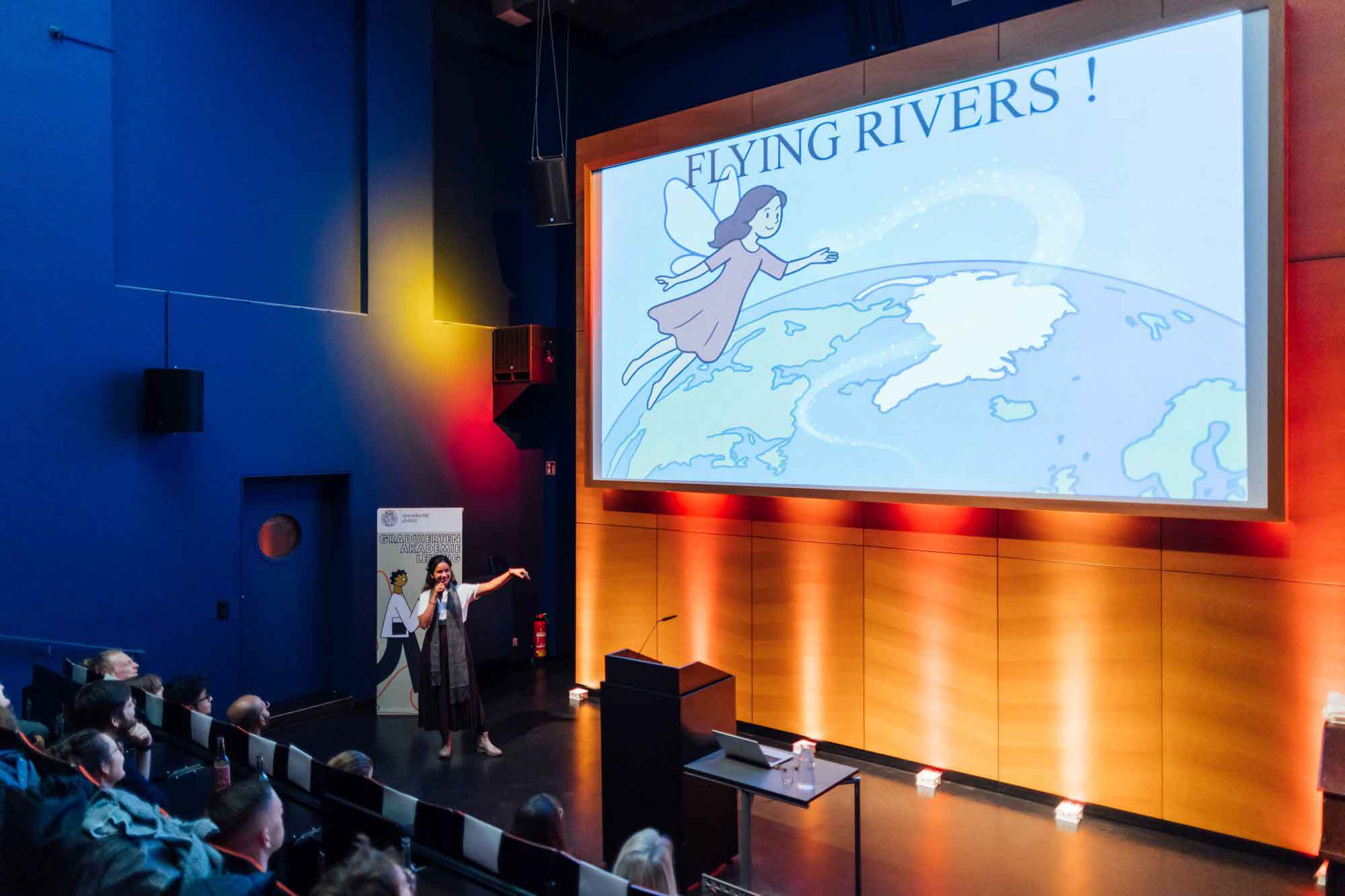 A scientist present her science in front of an audiance