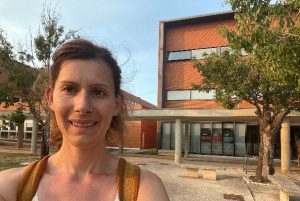 Selfie of a person in front of a building