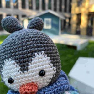 A knitted pinguin